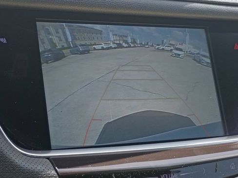 Used 2018 Cadillac XT5 FWD image 32