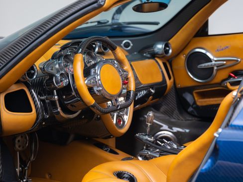 Used 2017 Pagani Huayra RWD image 15