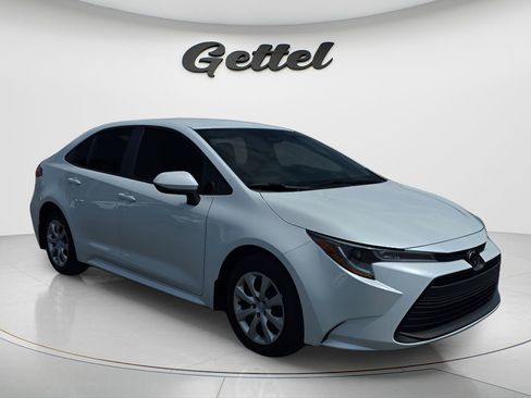 Used 2026 Toyota Corolla LE FWD image 2