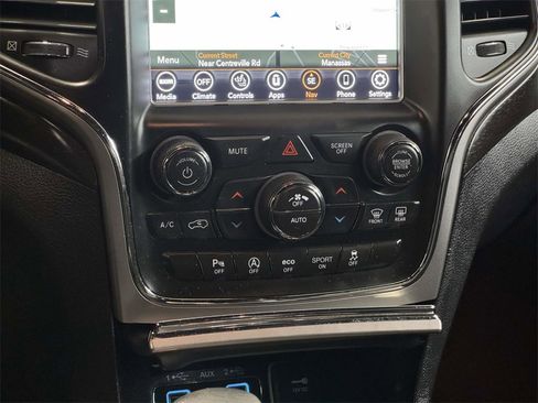 Used 2018 Jeep Grand Cherokee Altitude image 22