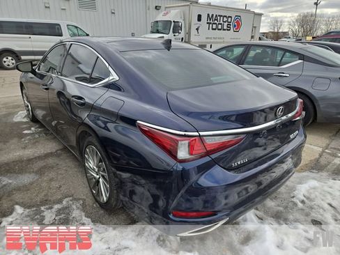 Used 2019 Lexus ES 350 Ultra Luxury w/ Accessory Package 2 image 4