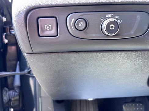 Used 2019 Buick Enclave Essence FWD image 22