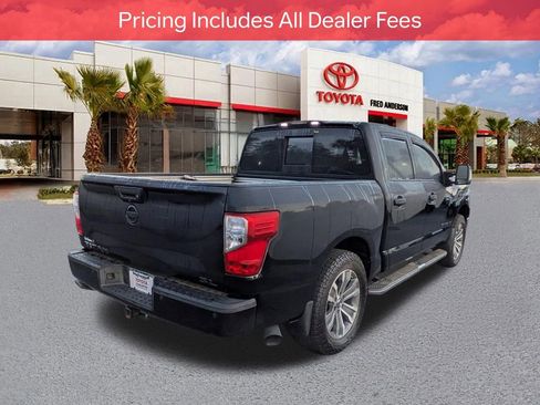 Used 2017 Nissan Titan SL w/ SL Towing Convenience Package RWD image 4