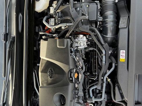 Used 2025 Toyota Camry XLE image 12