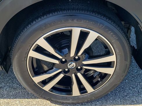 Used 2019 Nissan Kicks SR w/ SR Premium Package FWD image 8