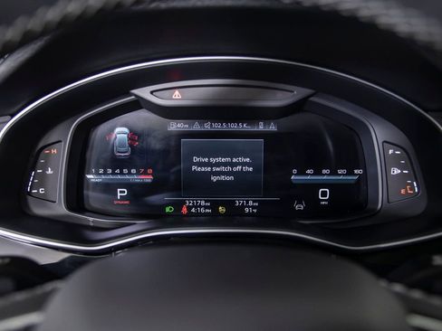 Used 2023 Audi Q8 Premium image 26