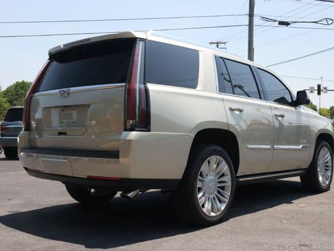 Used 2016 Cadillac Escalade Platinum AWD/4WD image 4