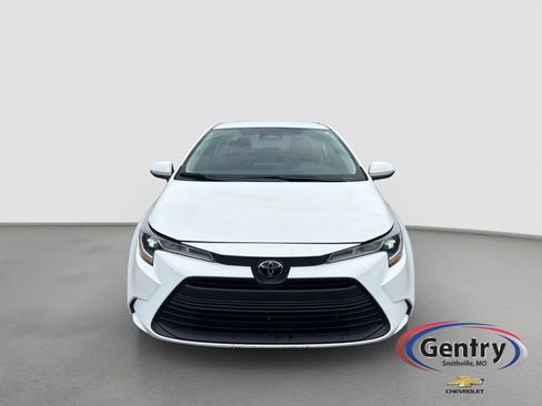 Used 2024 Toyota Corolla LE FWD image 2