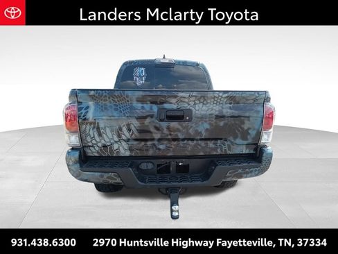 Used 2022 Toyota Tacoma TRD Off-Road AWD/4WD image 4