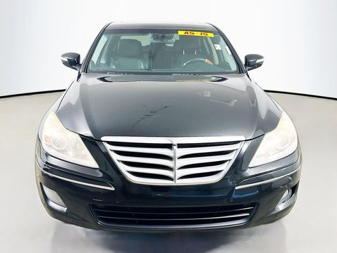 Used 2009 Hyundai Genesis 3.8 w/ Technology Pkg 4 RWD image 2