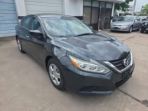 Used 2016 Nissan Altima 2.5 S w/ Power Driver Seat Package image 4