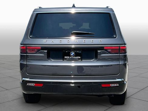Used 2025 Jeep Wagoneer 4WD image 4