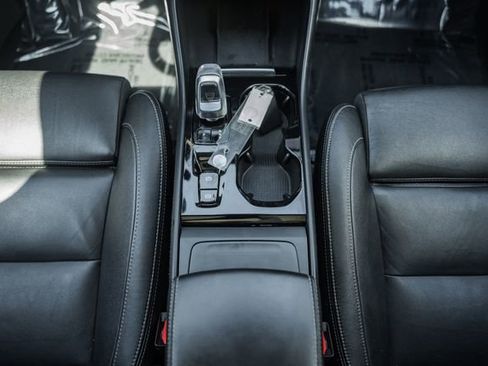Certified 2024 Volvo XC40 B5 Ultimate AWD/4WD image 28
