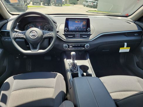 Certified 2025 Nissan Altima 2.5 S FWD image 15
