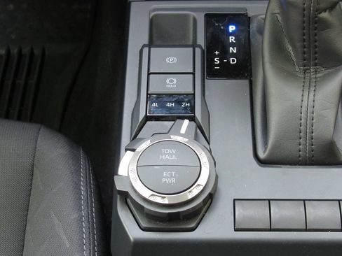 Certified 2025 Toyota Tacoma SR5 AWD/4WD image 31