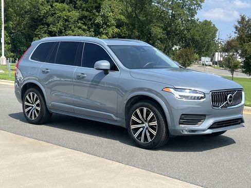 Used 2023 Volvo XC90 B5 Core AWD/4WD image 2