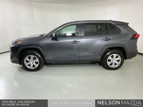 Used 2022 Toyota RAV4 LE FWD image 5