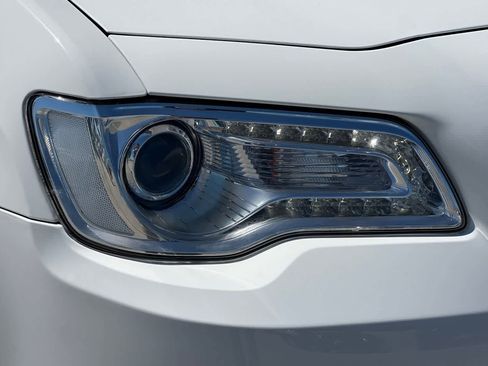 Used 2019 Chrysler 300 Limited RWD image 33