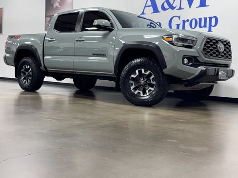 Used 2022 Toyota Tacoma TRD Off-Road w/ TRD Premium Off Road Package AWD/4WD image 3