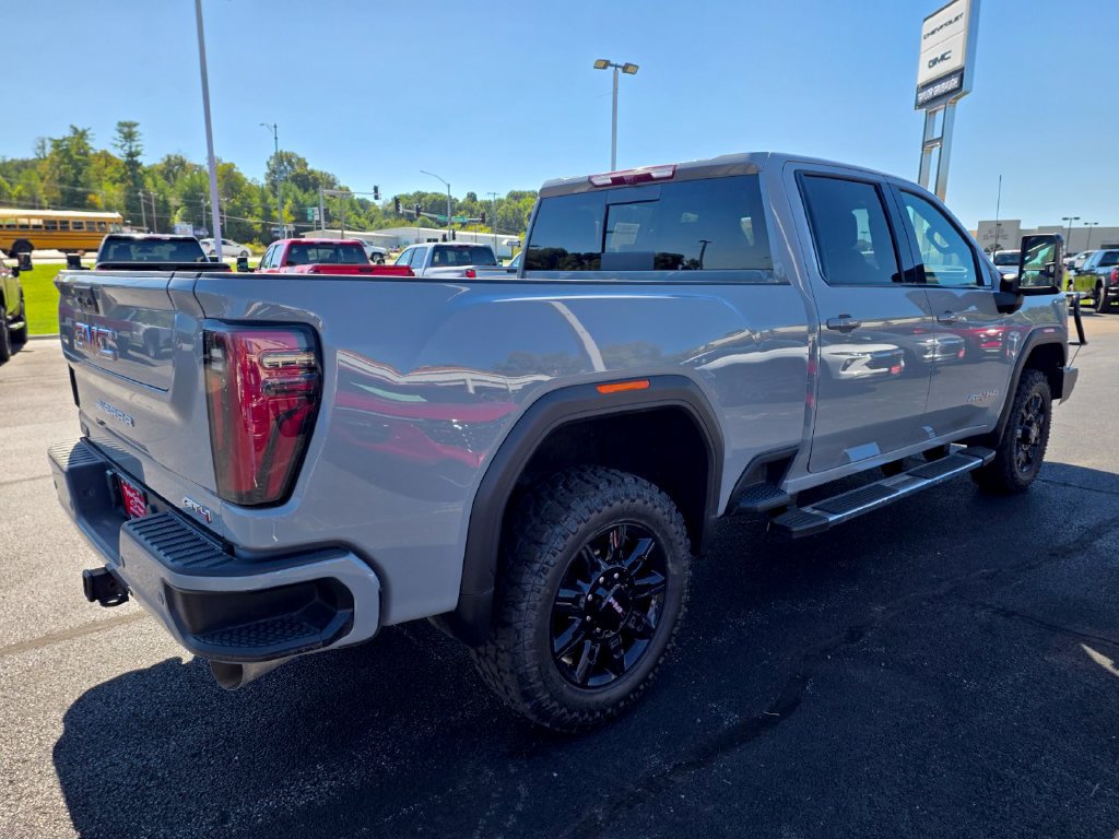 Used 2024 GMC Sierra 2500 AT4 w/ AT4 Preferred Package AWD/4WD image 6