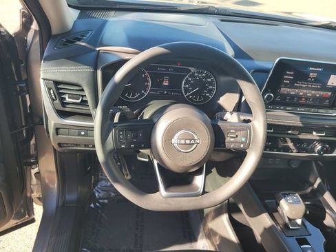 Used 2024 Nissan Rogue SV FWD image 30