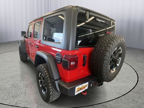 Used 2025 Jeep Wrangler Unlimited Rubicon w/ Convenience Group AWD/4WD image 4