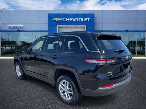 Used 2025 Jeep Grand Cherokee Laredo X w/ Luxury Tech Group I AWD/4WD image 4