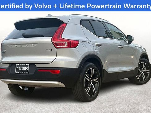 Certified 2025 Volvo XC40 B5 Core image 2