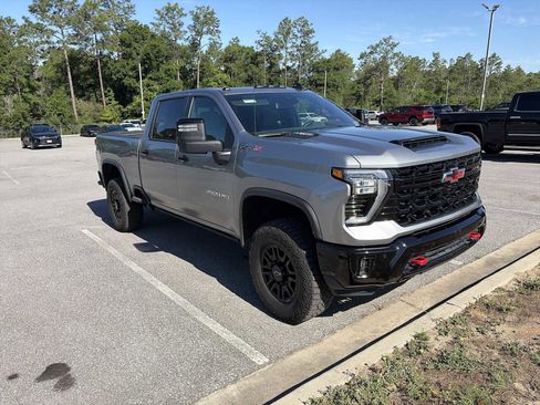 Used 2025 Chevrolet Silverado 2500 ZR2 AWD/4WD image 2