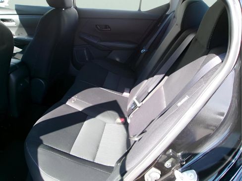 Used 2024 Nissan Sentra SV FWD image 9