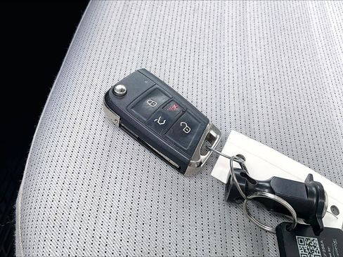 Used 2022 Volkswagen Tiguan S image 13