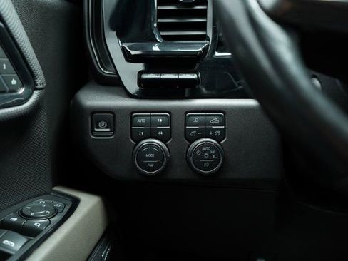 Used 2022 Chevrolet Silverado 1500 ZR2 w/ Technology Package image 26