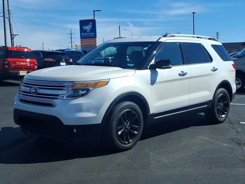 Used 2015 Ford Explorer XLT image 3