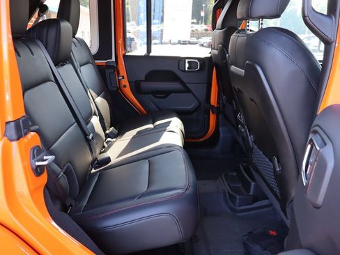 Used 2025 Jeep Wrangler Unlimited Rubicon AWD/4WD image 31