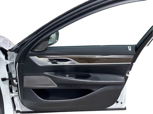 Used 2021 BMW 740i RWD image 49