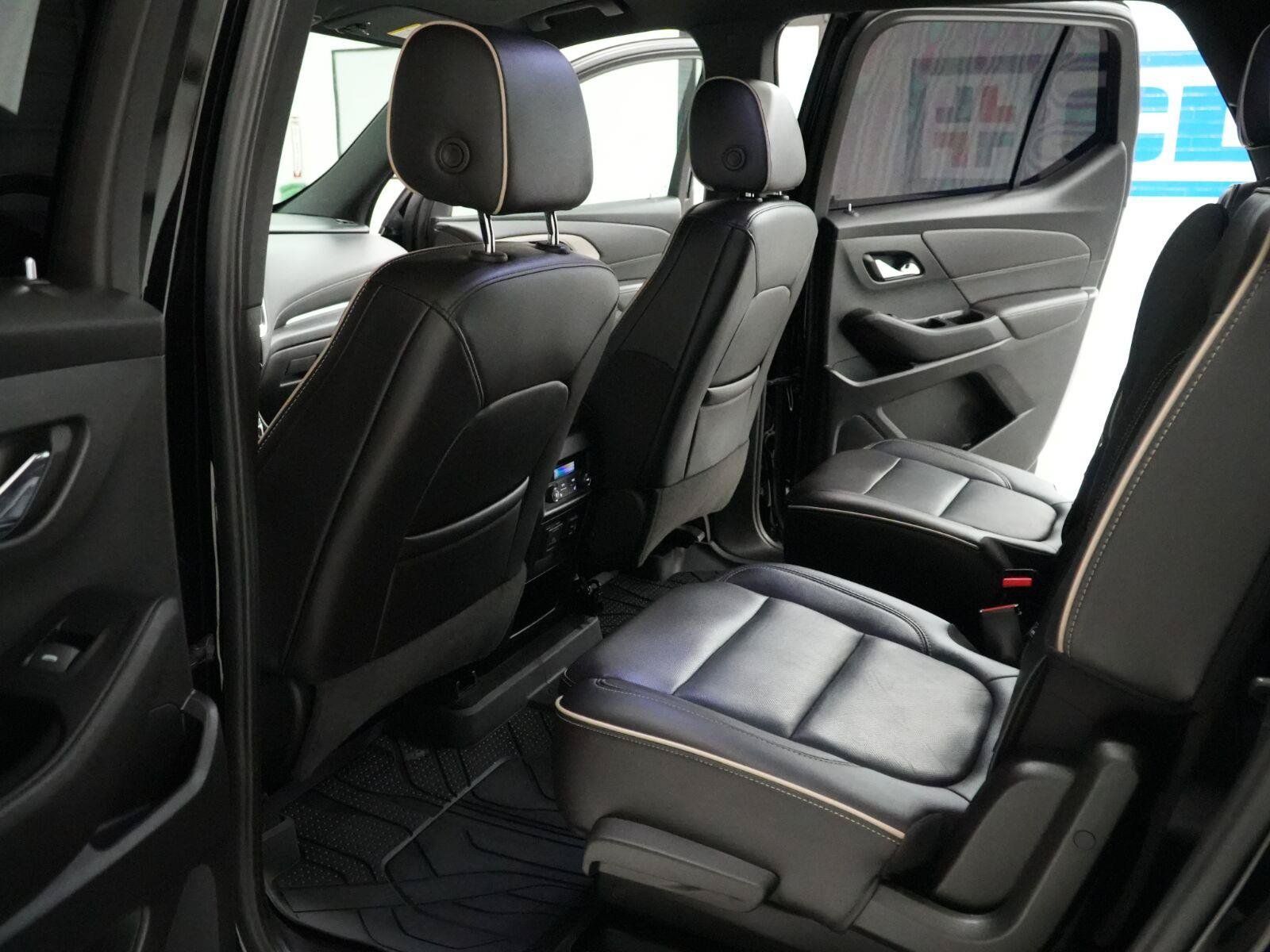 Used 2023 Chevrolet Traverse Premier w/ Redline Edition FWD image 18