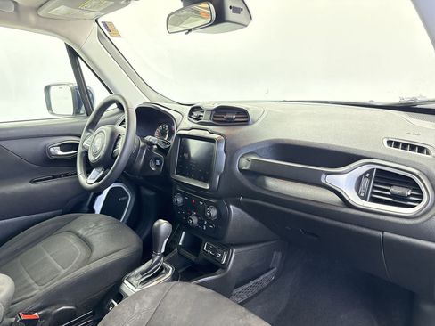 Used 2020 Jeep Renegade Latitude w/ UConnect 8.4 Nav Group FWD image 34