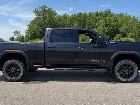 Used 2024 GMC Sierra 2500 AT4 w/ AT4 Premium Plus Package AWD/4WD image 9