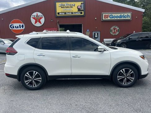 Used 2020 Nissan Rogue SV w/ Premium Package FWD image 2