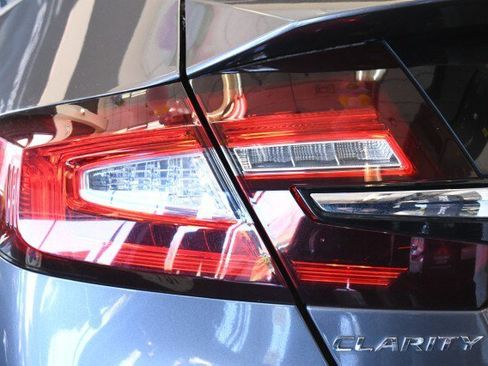 Used 2018 Honda Clarity Plug-In Hybrid image 11