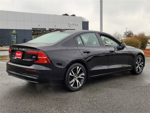 Used 2024 Volvo S60 B5 Core image 3