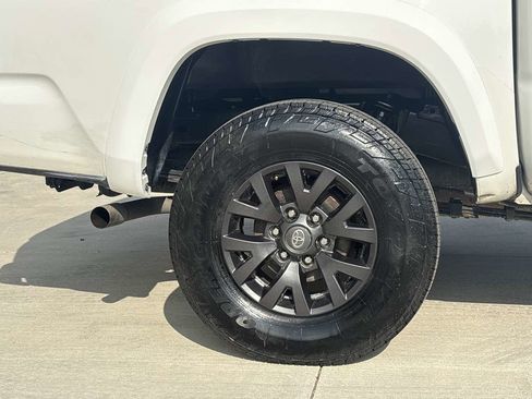 Used 2022 Toyota Tacoma SR5 image 9
