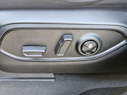 Used 2024 Jeep Grand Cherokee Laredo X image 11