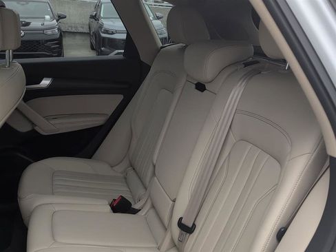 Used 2021 Audi Q5 e Premium Plus w/ Premium Plus Package image 18