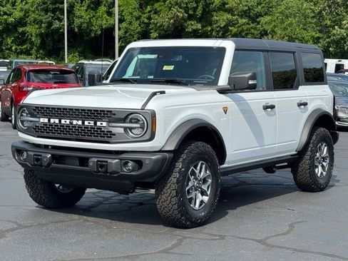 New 2025 Ford Bronco Badlands image 2