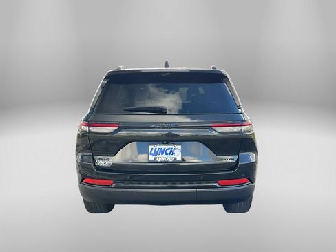 Used 2024 Jeep Grand Cherokee Limited w/ Luxury Tech Group II image 3