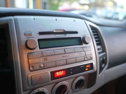 Used 2011 Toyota Tacoma PreRunner w/ SR5 Pkg #2 image 17