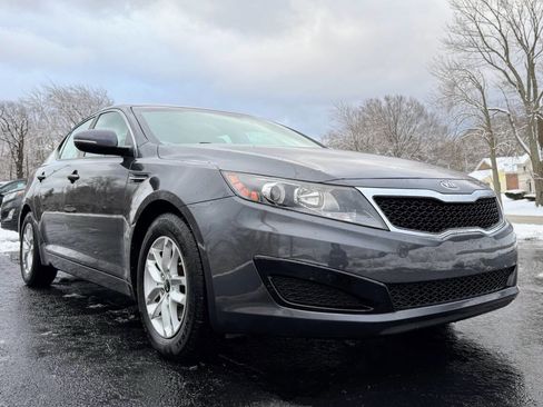 Used 2011 Kia Optima LX image 3