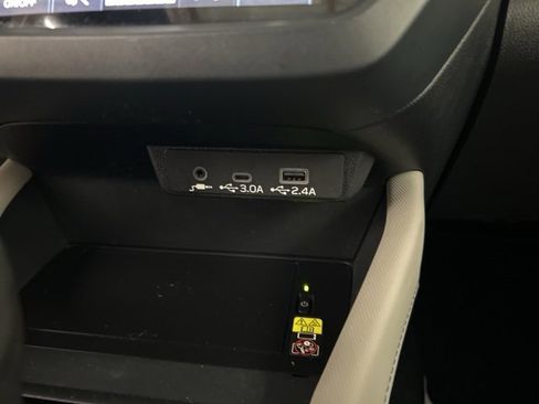 Used 2025 Subaru Forester Premium image 21