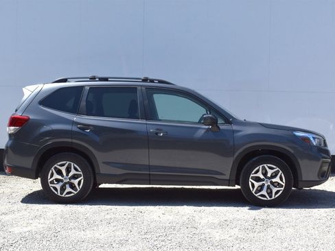 Used 2020 Subaru Forester Premium AWD/4WD image 6